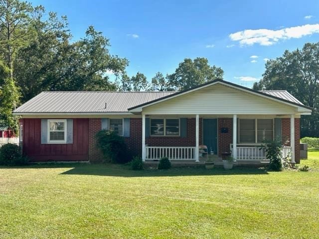 single story home featuring a front lawn and covered porch