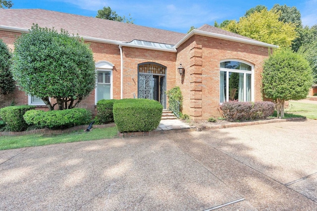 view of front of property