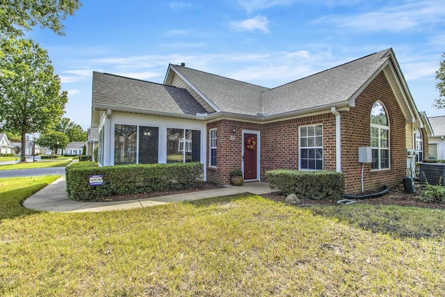 view of front of house with a front lawn