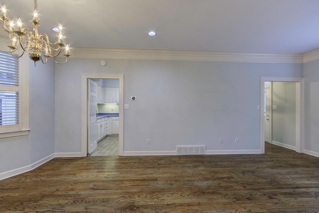 unfurnished room featuring dark wood-type flooring, a chandelier, and ornamental molding