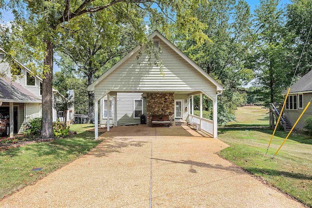 view of front facade with a porch and a front lawn