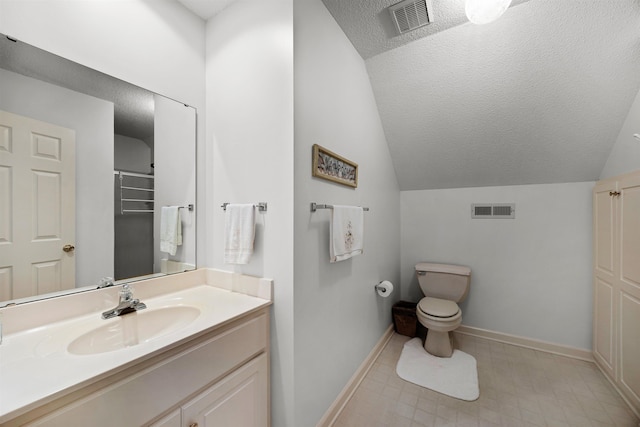 180 Vantage Pt, Counce, TN 38326 - bathroom featuring visible vents, toilet, and a textured ceiling