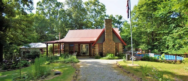 view of front of house with a front yard