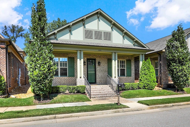 view of front of home featuring a front lawn and covered porch