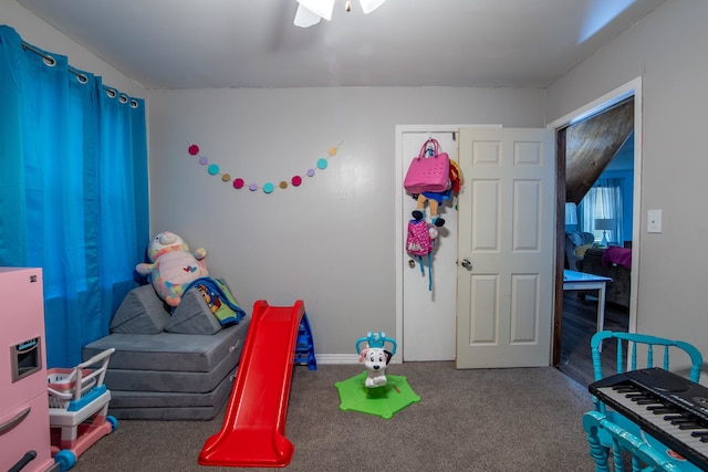 recreation room with carpet