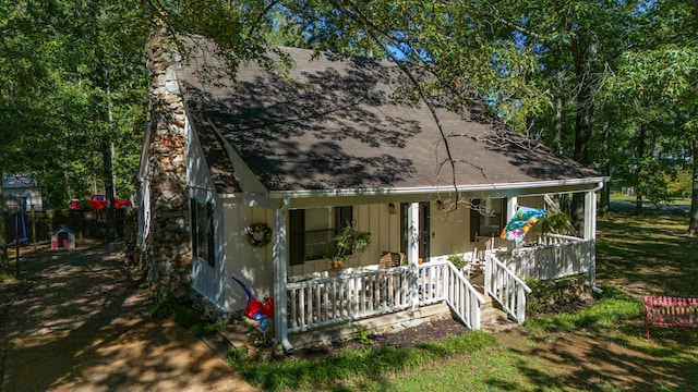 view of front of property featuring covered porch