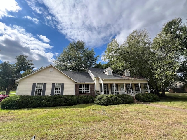 view of front of house with a front yard