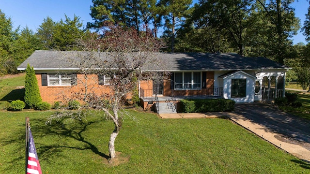 ranch-style house featuring a front lawn