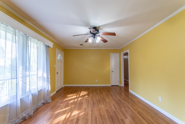 unfurnished room with light wood-type flooring, ceiling fan, and crown molding