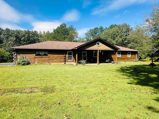 view of front of property with a front lawn