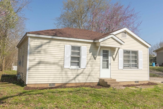 view of front of house featuring a front yard