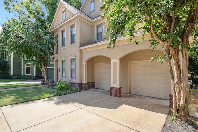 view of front facade featuring a garage