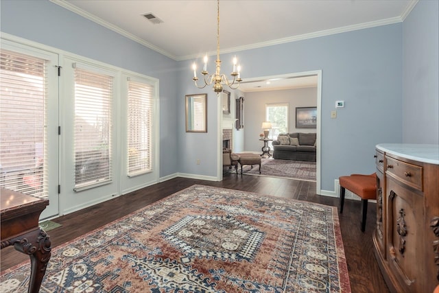 dining room featuring ornamental molding, dark hardwood / wood-style floors, and a chandelier