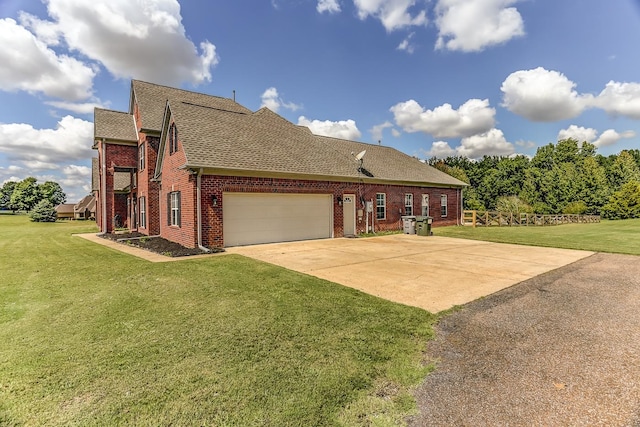 view of front facade featuring a front lawn and a garage