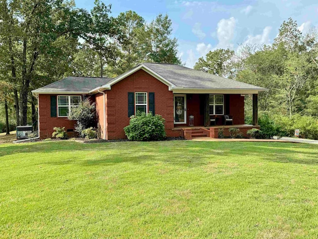 ranch-style house featuring a front lawn and a porch