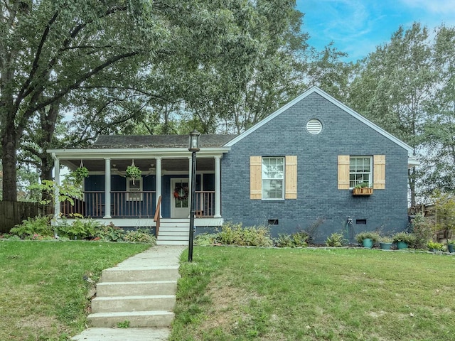 view of front of home featuring a front yard and covered porch