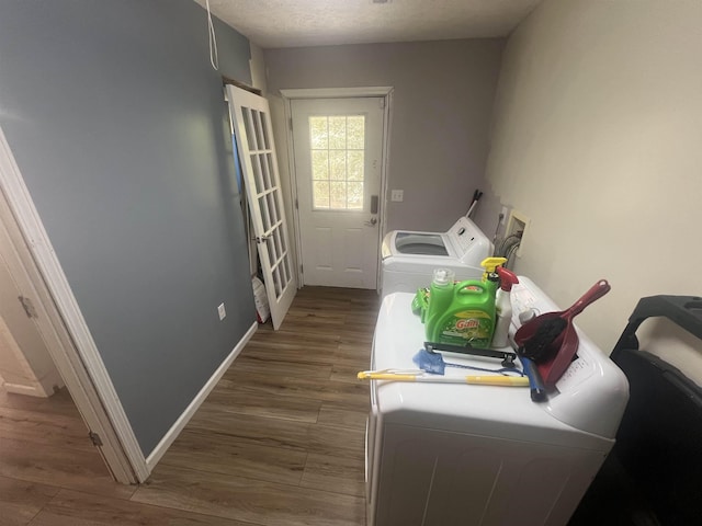 1405 Hurricane Dr, Sardis, TN 38371 - laundry room featuring washing machine and clothes dryer, laundry area, baseboards, and wood finished floors