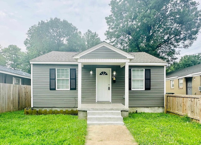 bungalow featuring a front yard