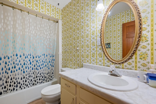 full bathroom featuring shower / tub combo with curtain, vanity, and toilet