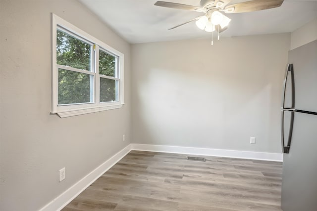 empty room with light hardwood / wood-style flooring and ceiling fan