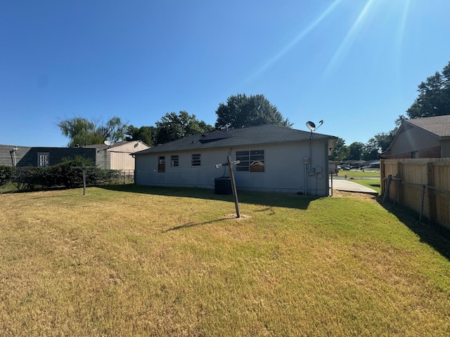 rear view of house featuring a lawn