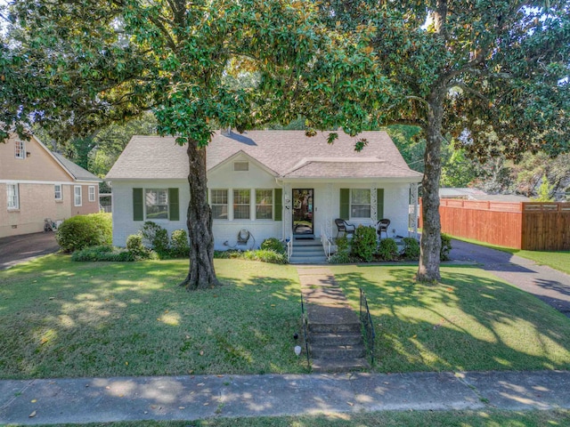 view of front facade with a front yard and a porch