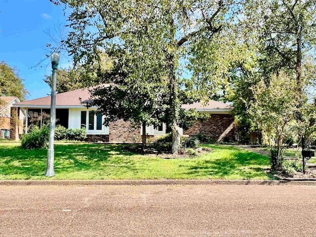 view of front of house with a front yard