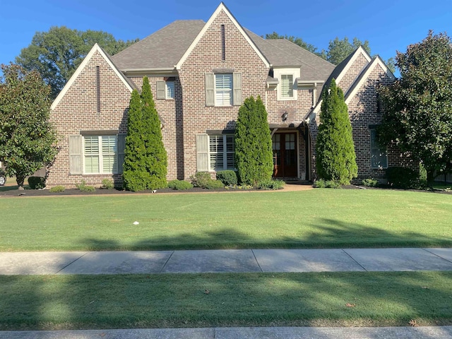 view of front of home with a front lawn