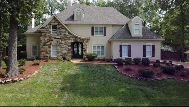 view of front facade with a front lawn