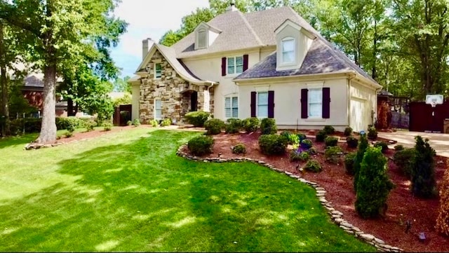 view of front of house with a front lawn