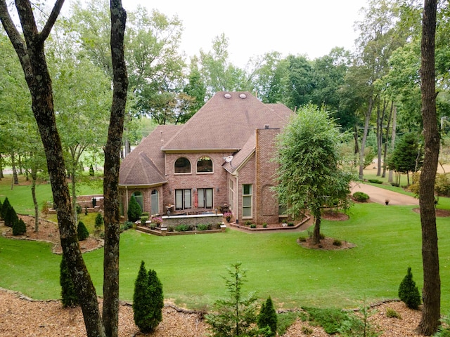 view of front facade with a front yard