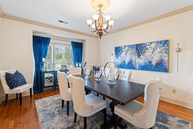 dining area featuring ornamental molding, dark hardwood / wood-style floors, and a chandelier