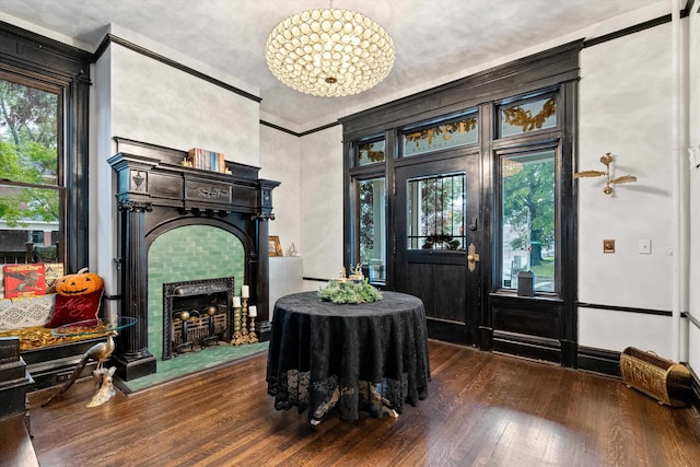 foyer entrance featuring ornamental molding, a chandelier, and dark hardwood / wood-style floors