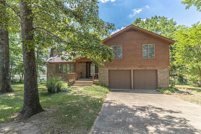 view of front facade featuring a front lawn and a garage