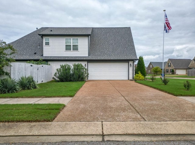 view of front property featuring a front lawn