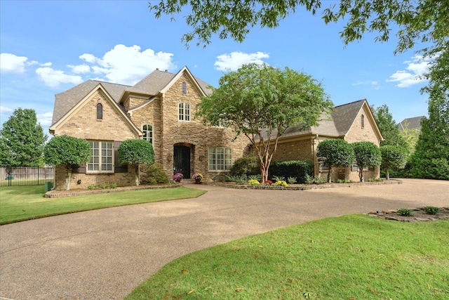 view of front facade with a front yard