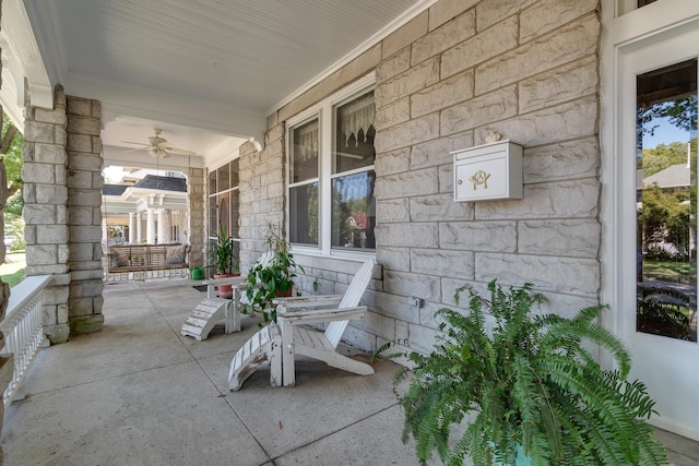 view of patio with ceiling fan and covered porch