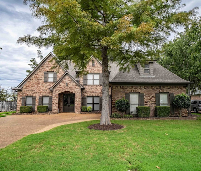 view of front of house with a front yard