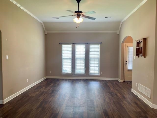 empty room with ceiling fan, ornamental molding, and dark wood-type flooring