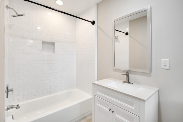 bathroom with tiled shower / bath and vanity