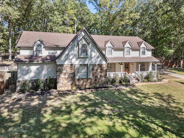 view of front facade featuring a front lawn and a porch