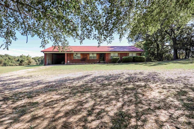 single story home featuring a front lawn