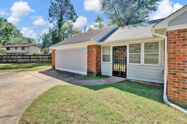 view of front of house featuring a front yard