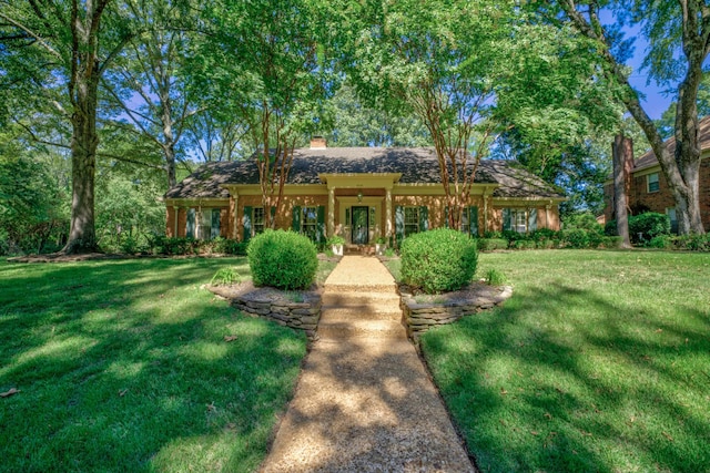 view of front of home with a front lawn