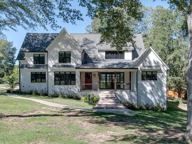 modern farmhouse style home featuring a front yard