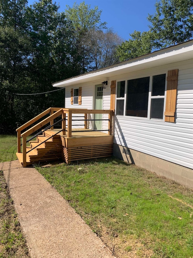 view of front of home featuring a front lawn