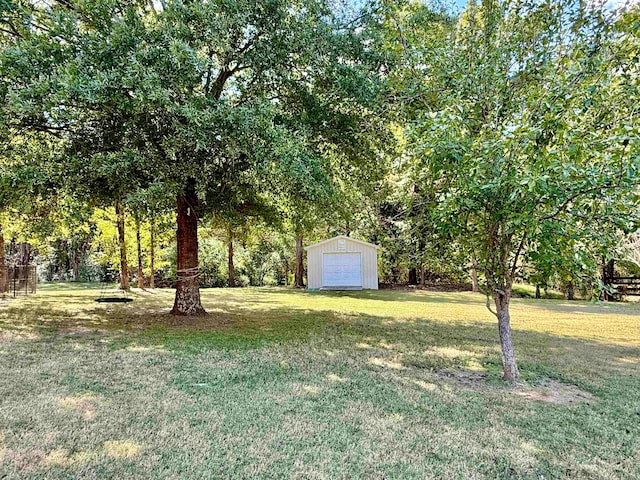 view of yard with an outdoor structure and a garage