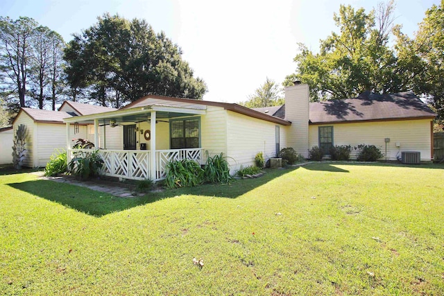 view of front of home featuring cooling unit and a front lawn