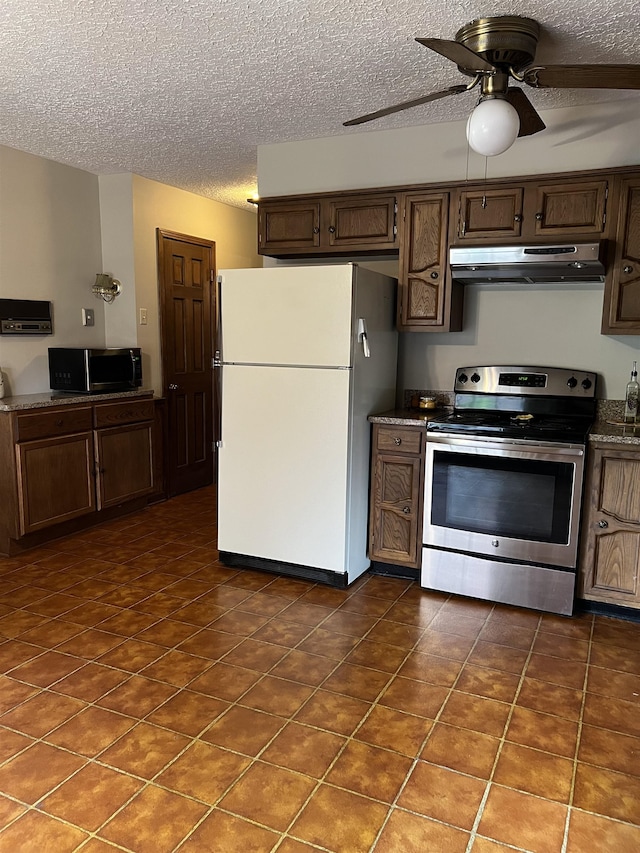 kitchen with ceiling fan, dark tile patterned floors, a textured ceiling, stainless steel electric range oven, and white fridge