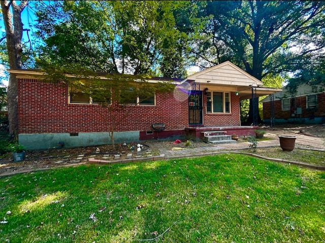 view of front of home featuring a front lawn